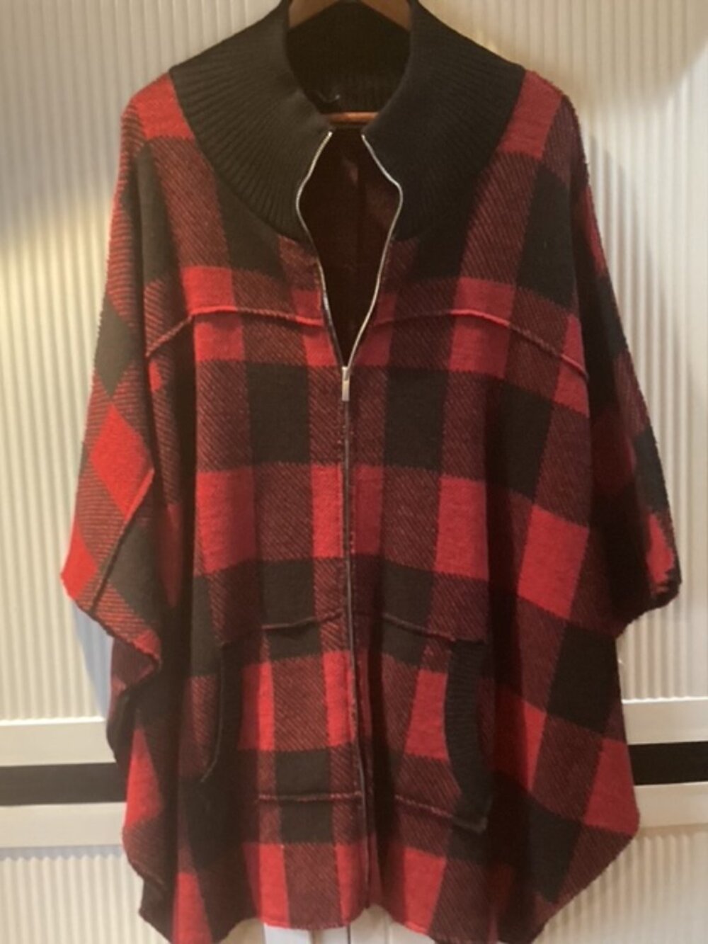 Katie Todd Cape/Poncho Red‎ Buffalo Plaid 100% Wool Full Zippered Front L / XL